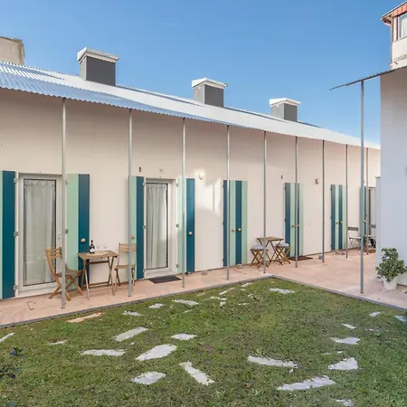Lägenhet Colourful Trendy House By Hostwise