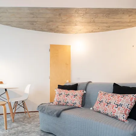 Lägenhet Colourful Trendy House By Hostwise